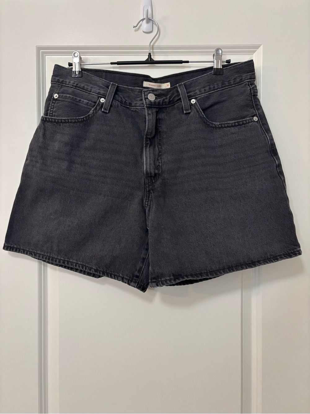 Levi’s 94’ Baggy Medium Wash Black 100% Cotton Denim Shorts, Size 32